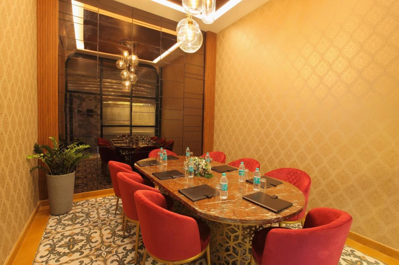 The Grand Ambassador Hotel กัตตะยัม ภายนอก รูปภาพ