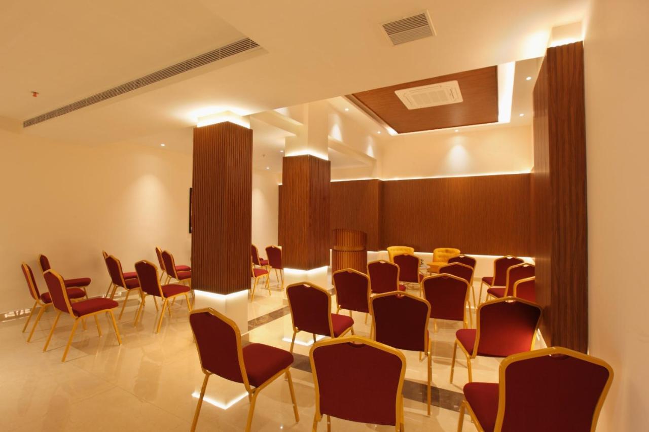 The Grand Ambassador Hotel กัตตะยัม ภายนอก รูปภาพ