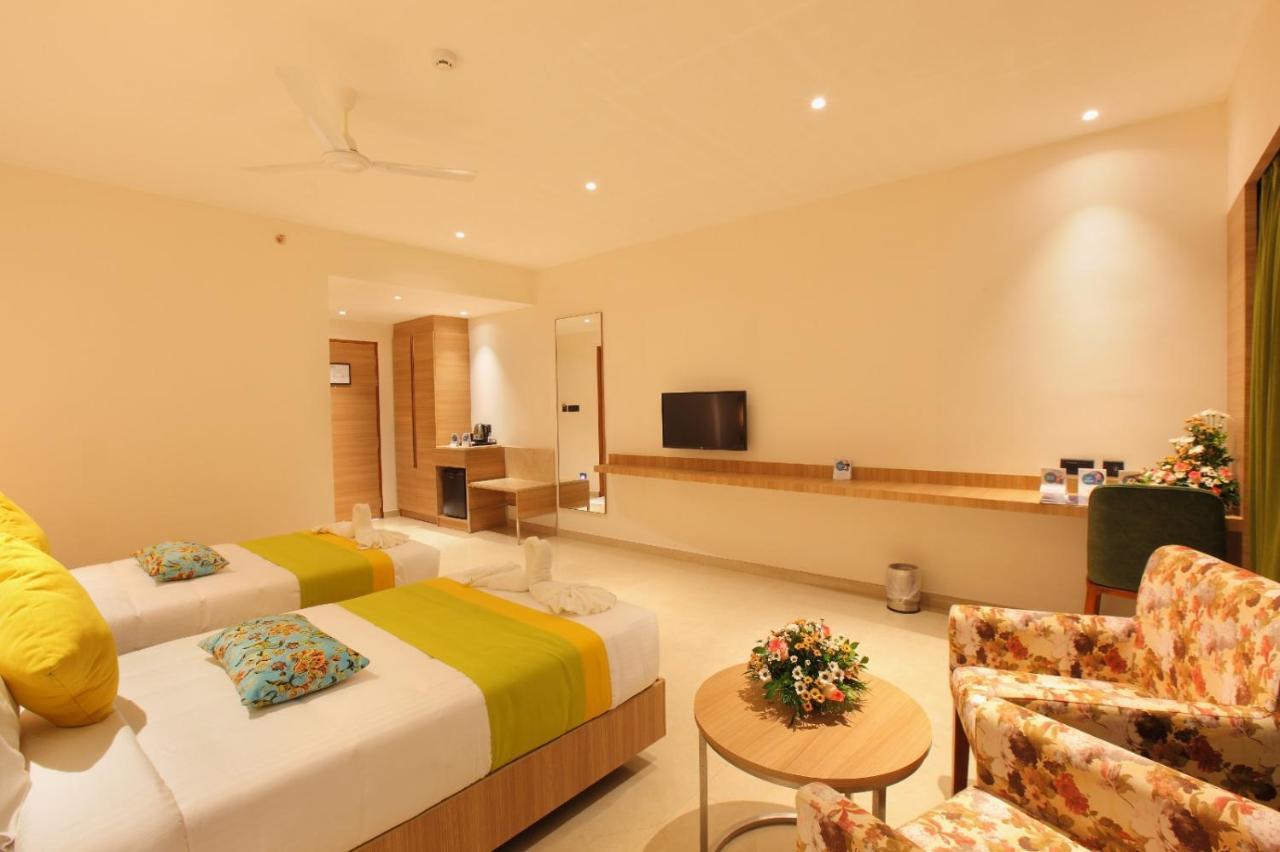 The Grand Ambassador Hotel กัตตะยัม ภายนอก รูปภาพ